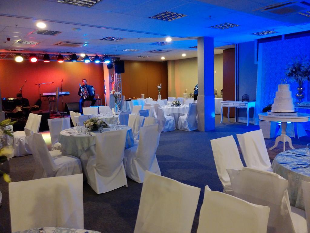 Days Inn By Wyndham Linhares Buitenkant foto