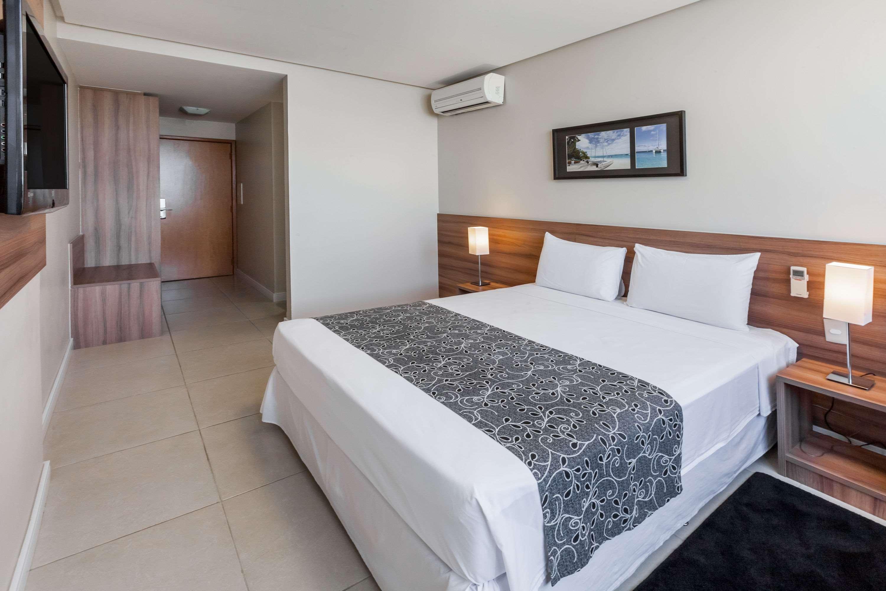 Days Inn By Wyndham Linhares Buitenkant foto