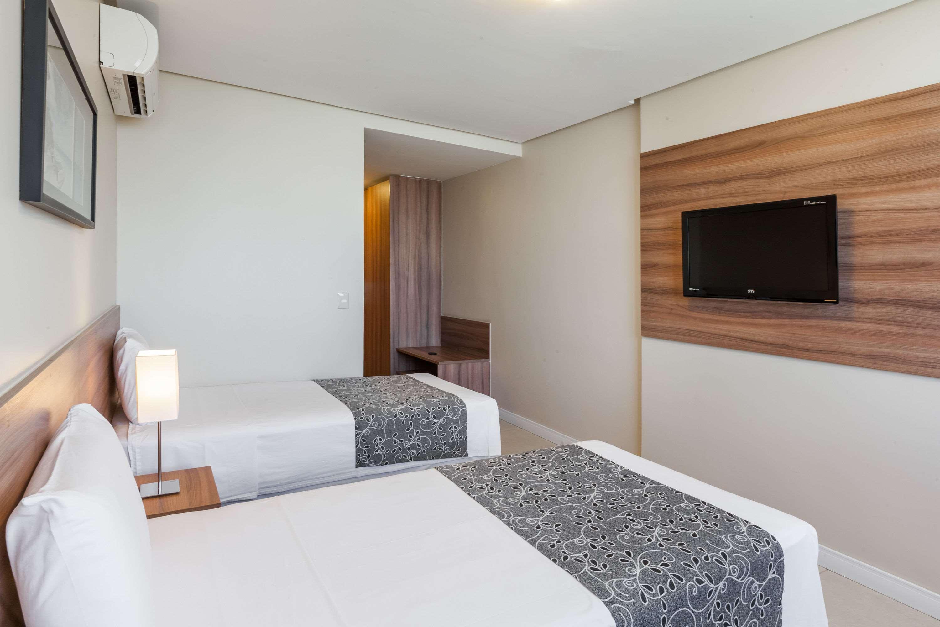 Days Inn By Wyndham Linhares Buitenkant foto