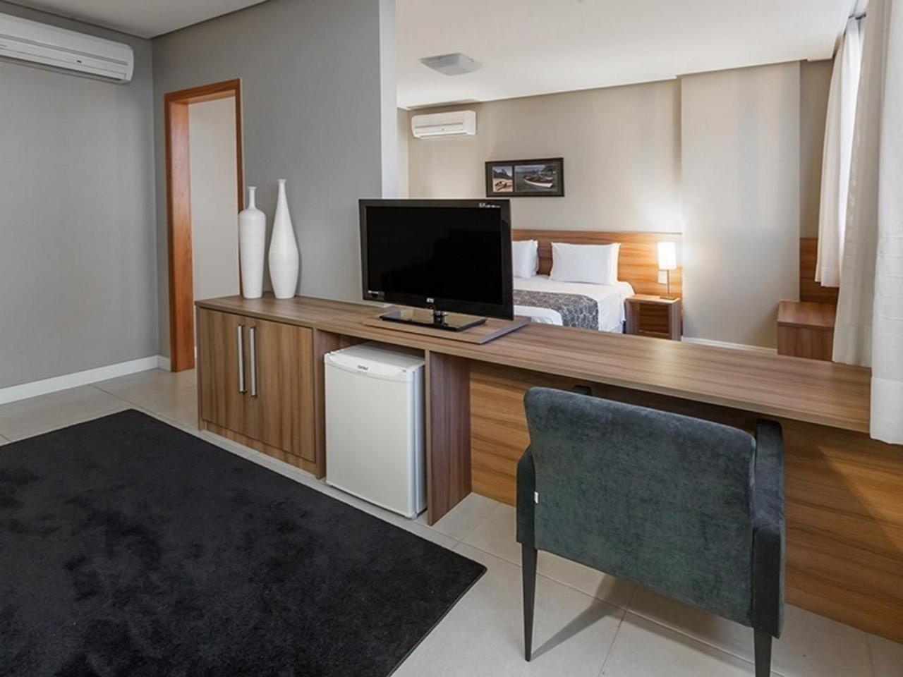 Days Inn By Wyndham Linhares Buitenkant foto