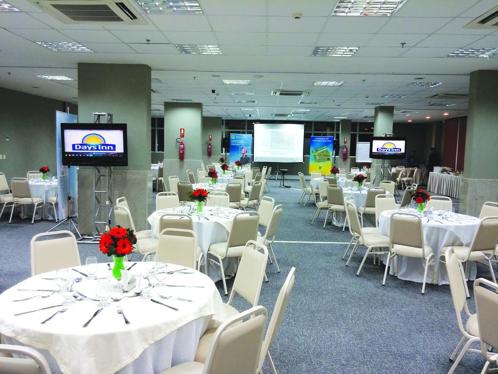 Days Inn By Wyndham Linhares Buitenkant foto